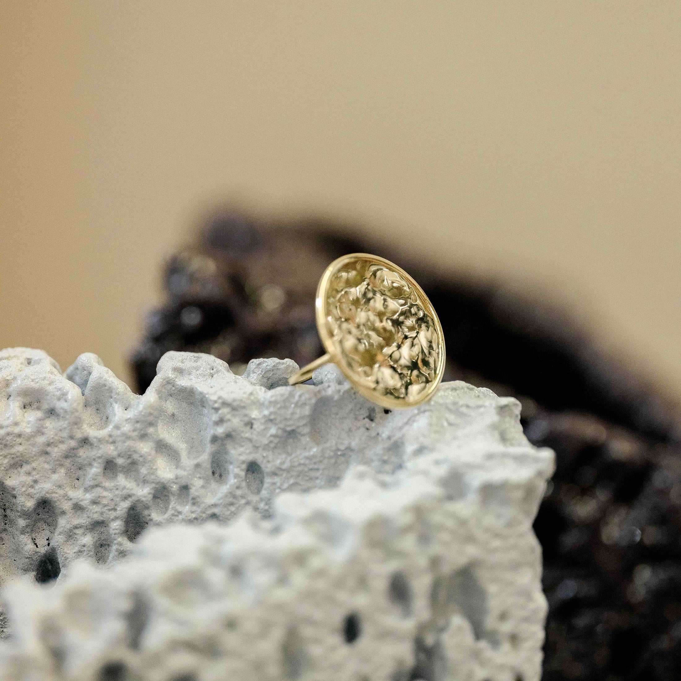 Hand-hammered 18K yellow gold Sun Disc Ring featuring a medium 25mm hand-hammered circular disc by Isabella Roux.