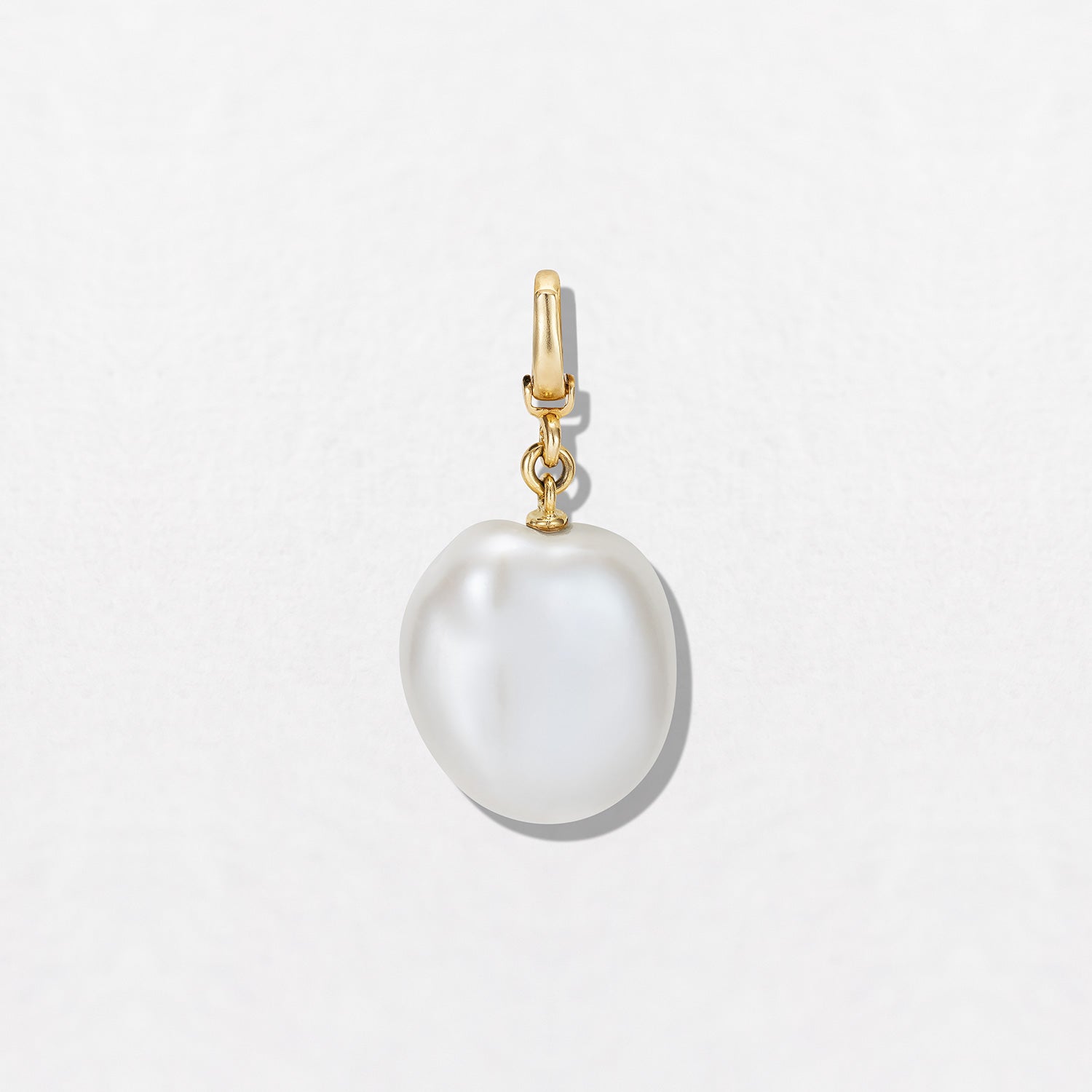 Handcrafted 18K yellow gold Baroque Pearl Charm Pendant I featuring a unique freshwater baroque pearl on a detachable clasp by Isabella Roux